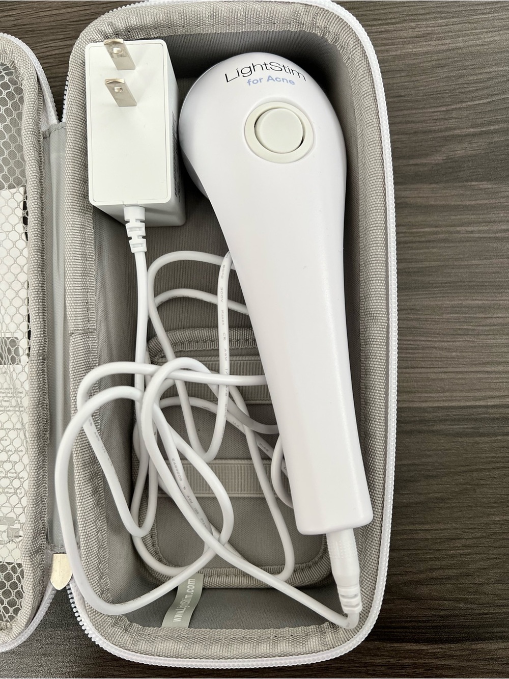 Acne light with Hard Shell Zip Case - Picture 2 of 3